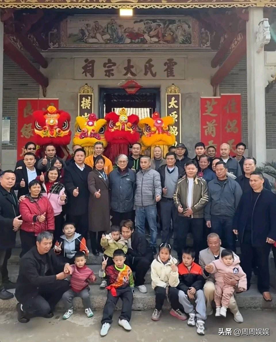 80岁霍震霆回佛山祭祖，满头白发举船模供奉，低调平和尽显家风